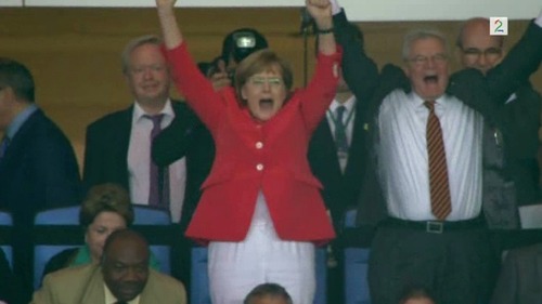 Slik jublet Merkel, Löw og spillerne da sluttsignalet gikk