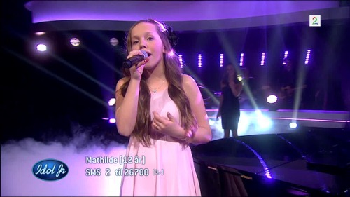 Mathilde (12) synger «Almost Is Never Enough» i Idol Junior-finalen
