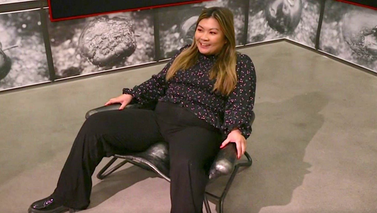 TV 2-reporteren tester ut «onani-stol» på direkten