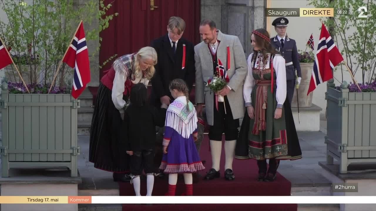 Kronprinsfamilien møtte barnetoget