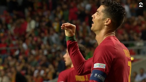 Ronaldo forsvares av lagkompis