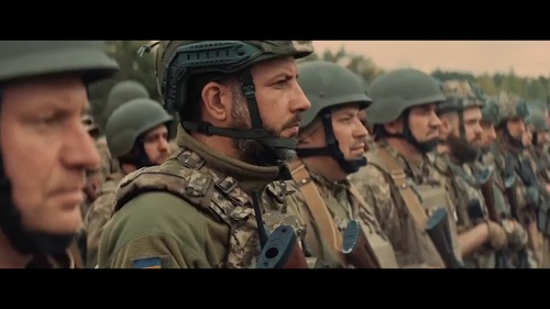 Se den ukrainske forsvarsvideoen her 