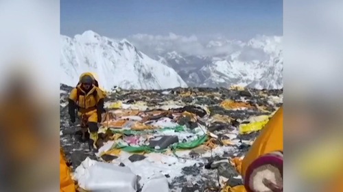Advarer - slik ser det ut på Mount Everest nå