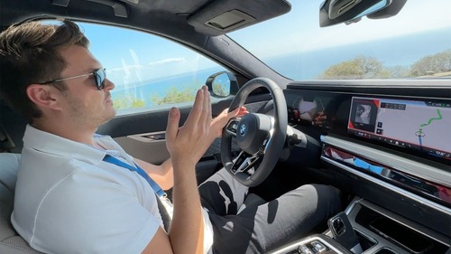 Tidenes raskeste elbil fra BMW: Se første test av i7 M70